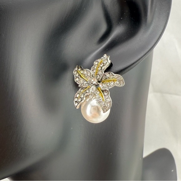 Luxury Pearl Flower Earrings – Crystal Bloom Studs, Elegant Bridal Statement - Picture 10 of 12
